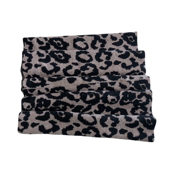 BCBG MAX AZRIA Wrap / Scarf 🧣 - Picture 3 of 8